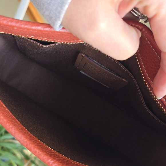 Coach Crossbody Snoopy and Woodstock on this beautiful brown leather bag - Picture 5 of 7